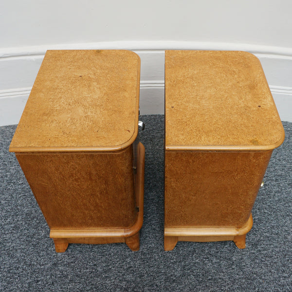 A pair of Art Deco bedside tables. karelian birch, shell design, French curved top table. - Jeroen Markies Art Deco