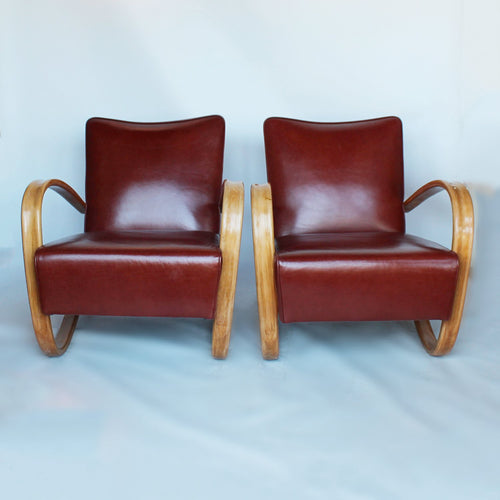 A pair of Jindrich Halabala lounge chairs at Jeroen Markies 