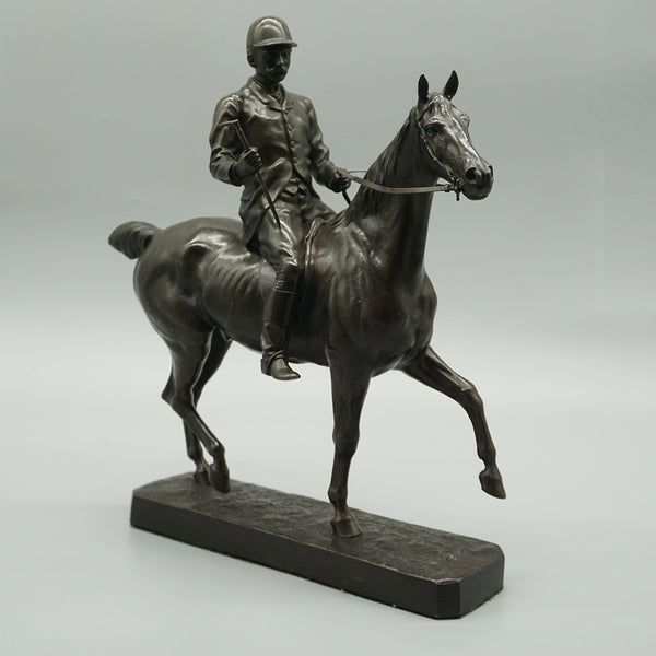 Rare and fine quality bronze sculpture by Walter Roche of a Hunter and his Steed - Jeroen Markies Art Deco