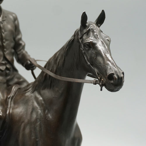 Rare and fine quality bronze sculpture by Walter Roche of a Hunter and his Steed - Jeroen Markies Art Deco