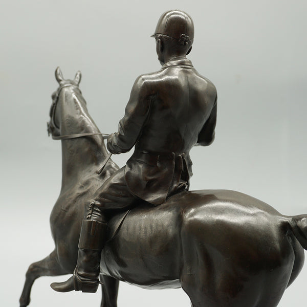 Rare and fine quality bronze sculpture by Walter Roche of a Hunter and his Steed - Jeroen Markies Art Deco