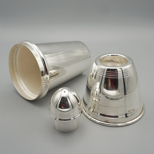 An Art Deco Cocktail Shacker. 1930s barware, silver plate, bullet shaped cocktail shaker - Jeroen Markies Art Deco