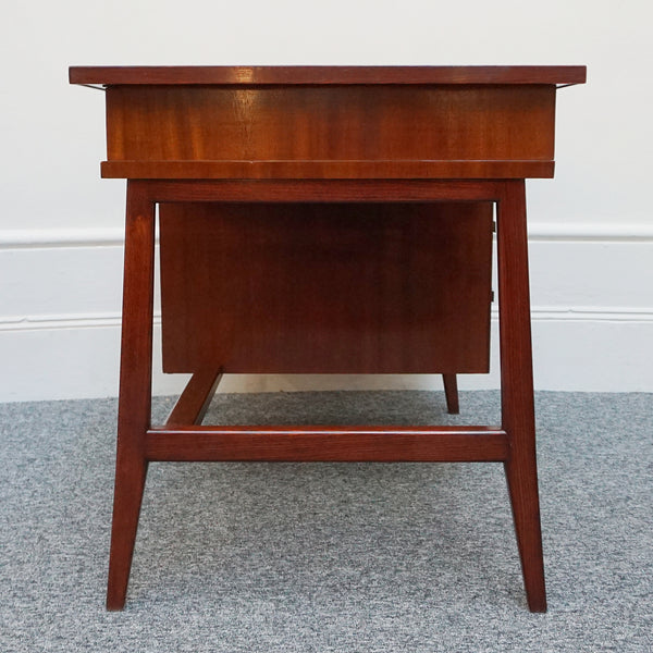 Mid-Century writing Desk Attributed to Gio Ponti. Mahogany and beech wood desk. Mid-Century Italian Design - Jeroen Markies Art Deco