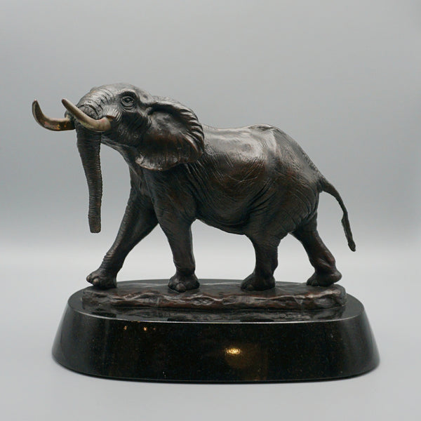 Bull Elephant by David Schaefer Contemporary Animalia Bronze Sculpture - Jeroen Markese Art Deco
