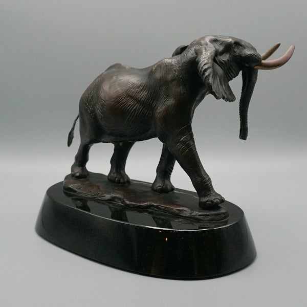 Bull Elephant by David Schaefer Contemporary Animalia Bronze Sculpture - Jeroen Markeis Art Deco