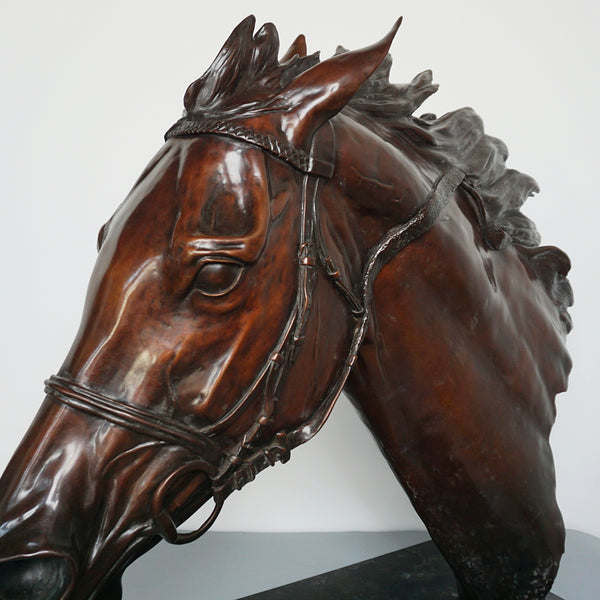 'Enable' The champion thoroughbred racehorse sculpted by Gill Parker in Bronze life size Limited edition of 9 - Jeroen Markies Art Deco