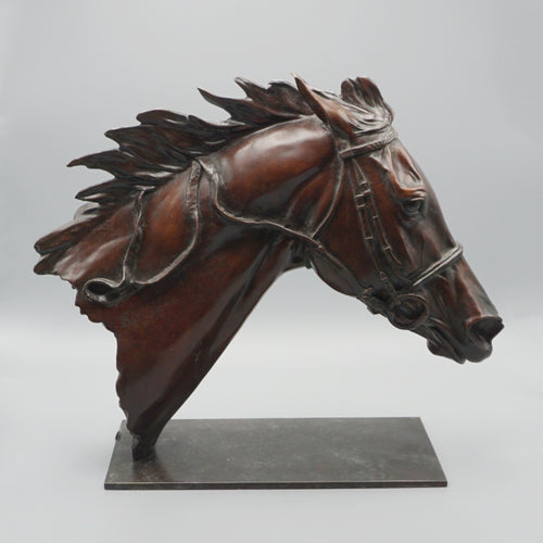 'Enable' British Contemporary Sculpture of the famous racehorse by Gill Parker - Jeroen Markies Art Deco