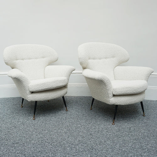 A pair of Mid-Century rounded armchairs., white bouclé - Jeroen Markies Art Deco