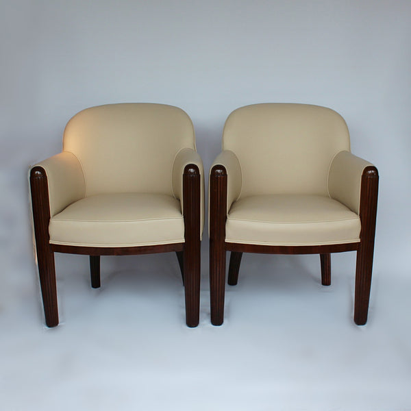 Art Deco club chairs  in walnut and leather at Jeroen Markies 