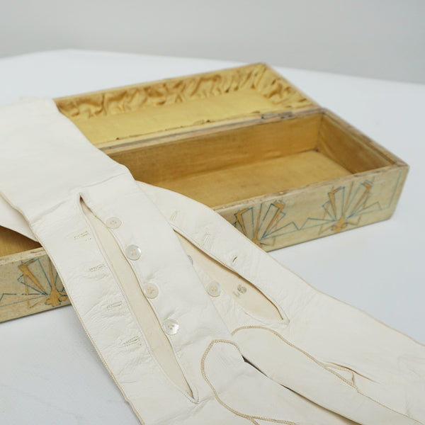 Early 20th century decorated Velum glove box - Jeroen Markies Art Deco