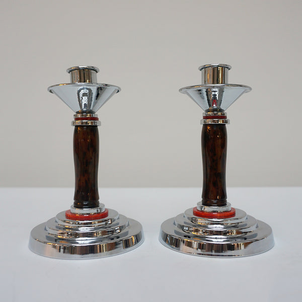 A pair of Art Deco candlesticks. Brown bakelite stem with red bakelite rings. Jeroen Markies Art Deco.