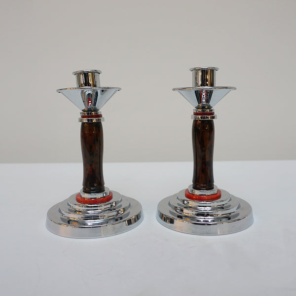 A pair of Art Deco candlesticks. Brown bakelite stem with red bakelite rings. Jeroen Markies Art Deco.