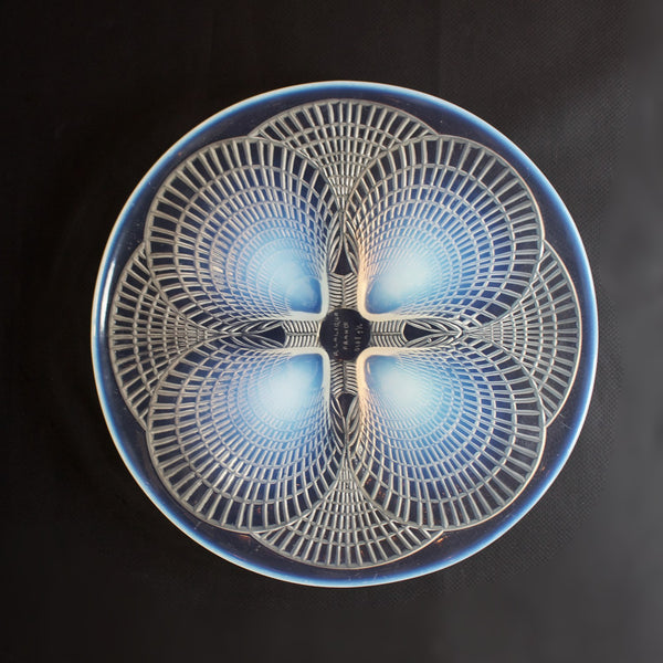 Coquilles No.2, Art Deco opalescent and frosted glass plate - René Lalique Glass - Jeroen Markies Art Deco