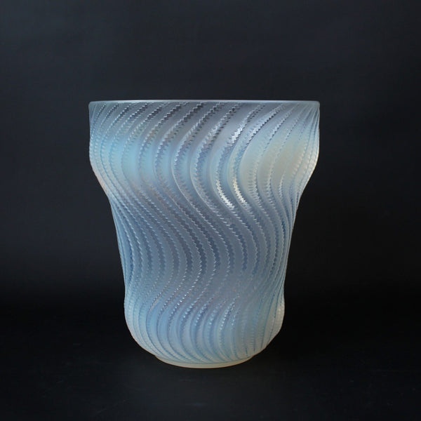 Art Deco Lalique Actinia vase with swirling pattern circa 1930 at Jeroen Markies 